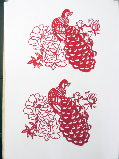 《花中孔雀》30X30cm(剪纸)